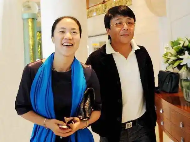 陈梦夺冠!教练席刘国梁却黑脸面对,引发争议,王楠夫妇承诺兑现礼物