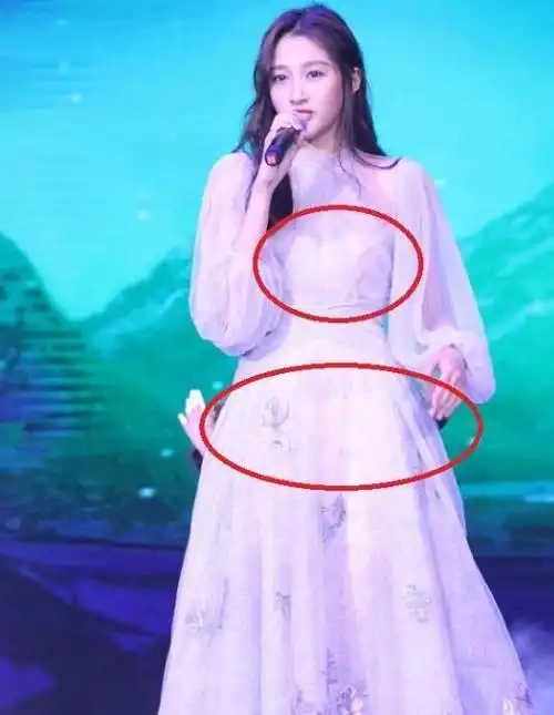 关晓彤上节目穿透视装,国民闺女形象瞬间灰飞烟灭!_来文