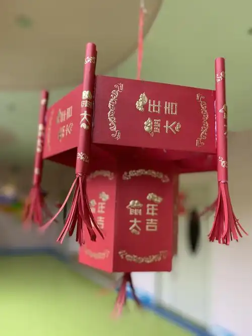 去年的旧红包不要浪费 拿来做一个精美的红包灯笼吧