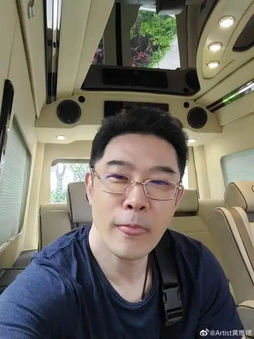 因和伊能静牵手人气下滑,50岁的黄维德现在长这样