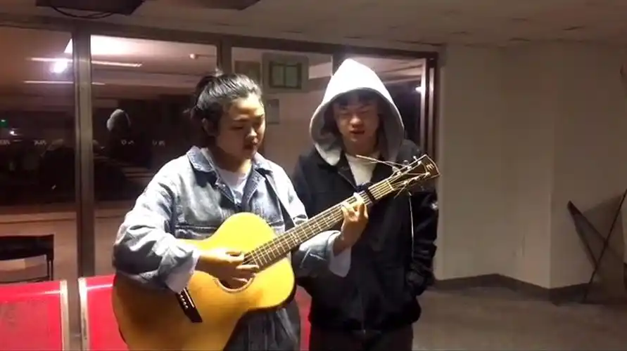 男生烟嗓唱《妓和不如》太好听了吧,嗓音充满深情,感动!