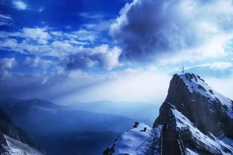 欲破苍穹—云南玉龙雪山