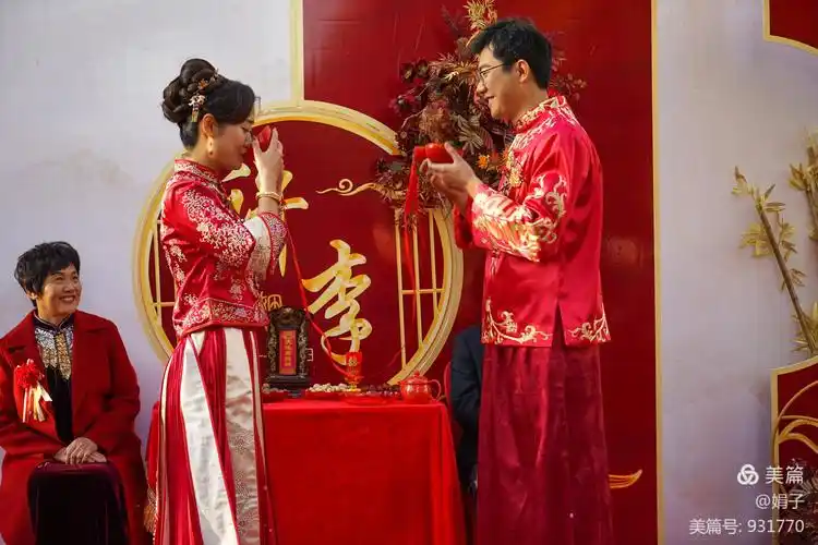 一朝同饮交杯酒,一生一世永牵手.