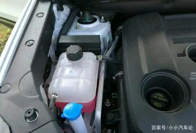 冷却液和防冻液是同一个口吗?防冻液可以自己更换吗?