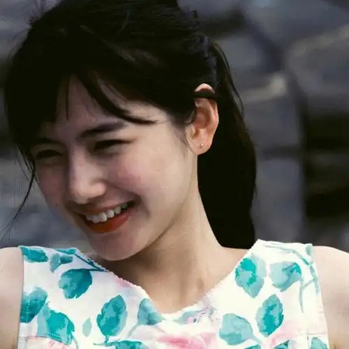 想找那种笑起来很开心的女孩的头像!