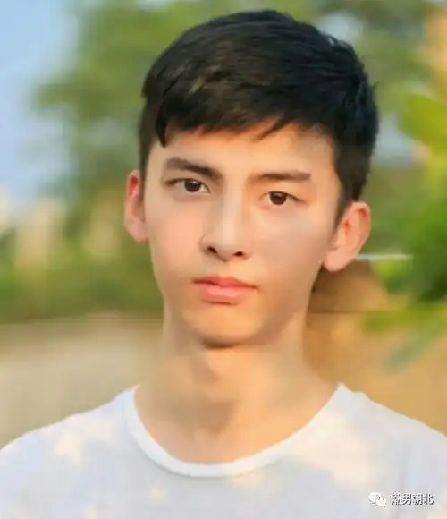 17岁以上的男生,发型这样剪太帅了!