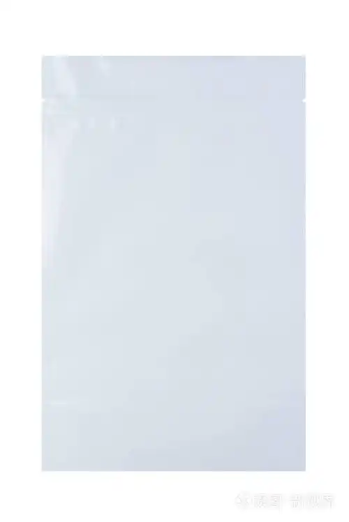 在纯白色背景下拍摄的药剂袋