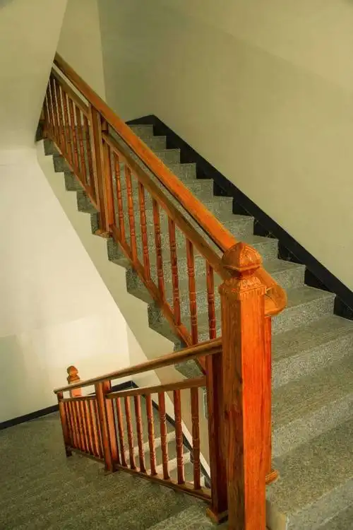 以前人们选不锈钢扶手,现在都在选铝扶手