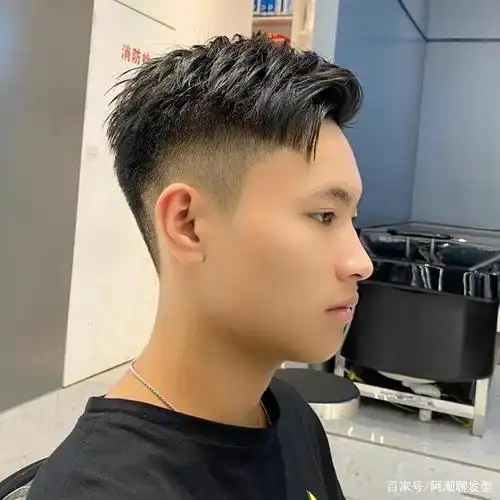 男生过了20岁发型别乱剪,试试这3款,剪完轻熟显帅气!