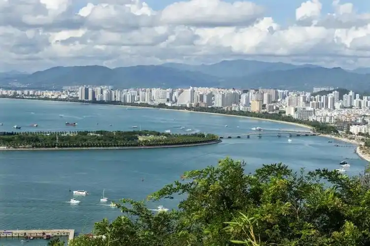 11月26日,三亚城市风光 图据视觉中国