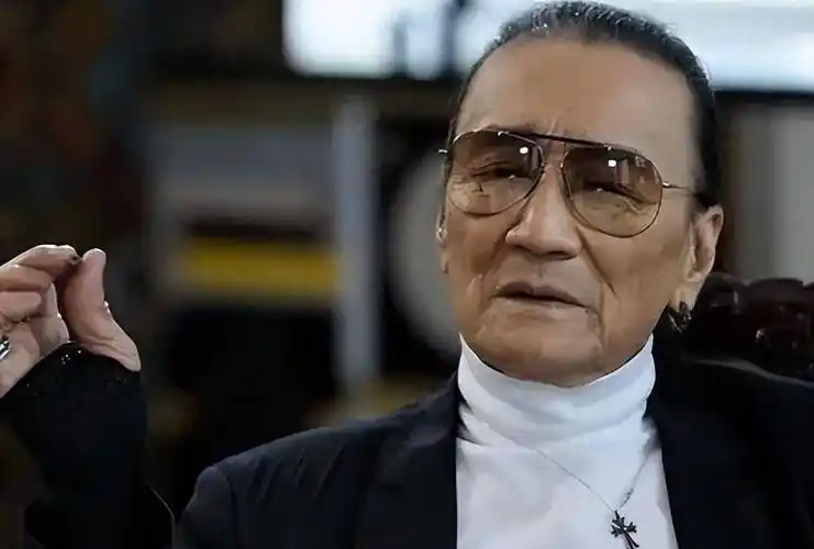 谢贤年轻的时候,赚的钱可能比儿子谢霆锋还多.