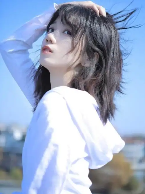 冷白皮路人美女气质清冷型图片