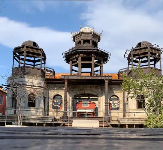 正在修缮中的延禧宫,蹲在地上门下面拍摄的