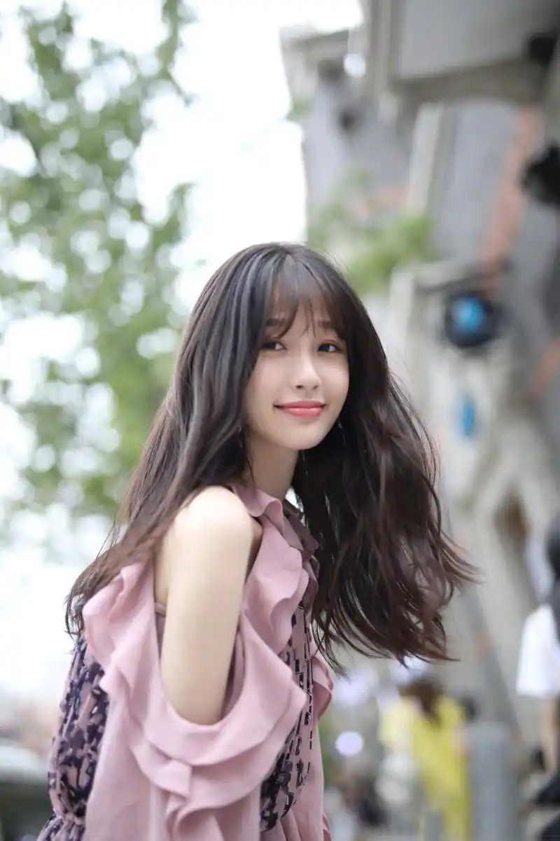 虞书欣写真美图:青春靓丽,甜美可爱