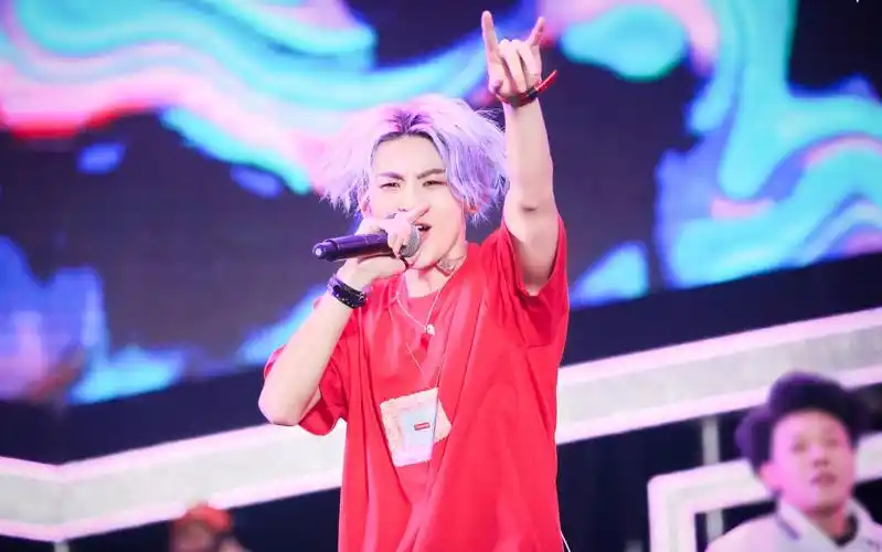 小鬼王琳凯南京国潮音乐节《黑白》