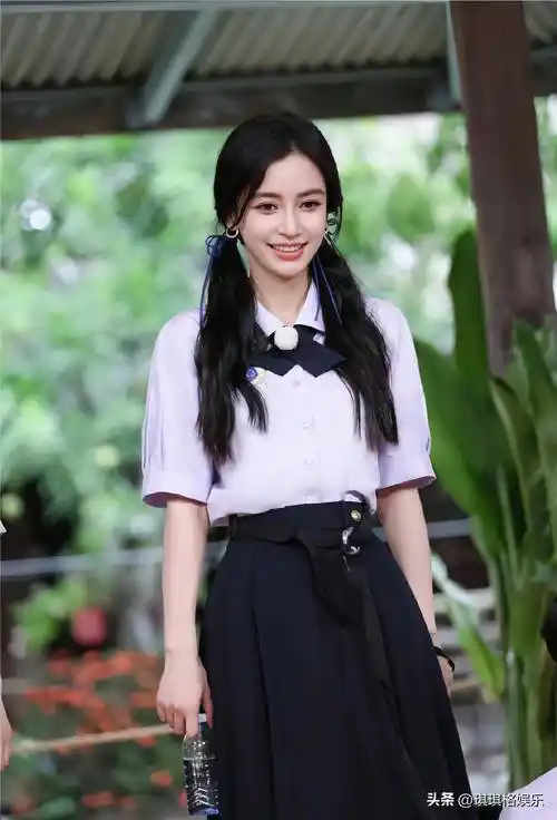 娱乐瓜:肖战杨紫迪丽热巴谭松韵赵今麦沈梦辰杨颖郑凯_节目_穿着_齐