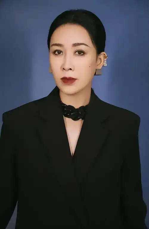 那英个人资料简介及("歌坛天后"那英出道34年,到底结了多少恩怨?