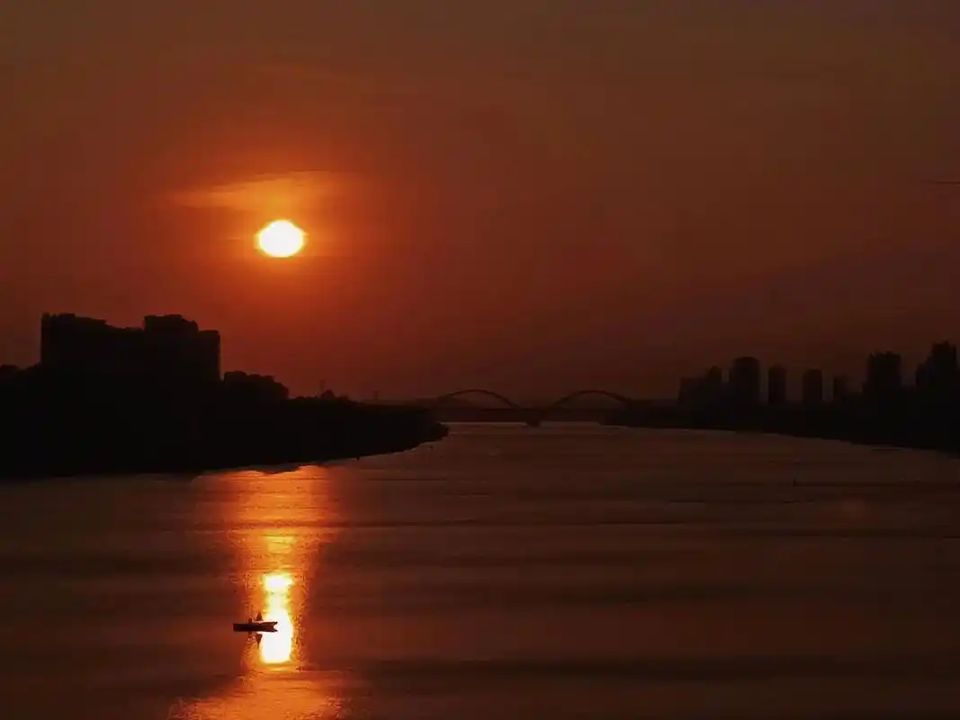 映晚霞一抹夕阳美如画 ,日落真的可以治愈人的 - 抖音