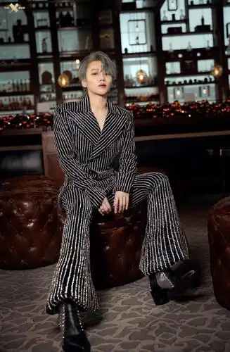 图来了啊啊啊啊啊cosmo时尚盛典刘雨昕红毯造型