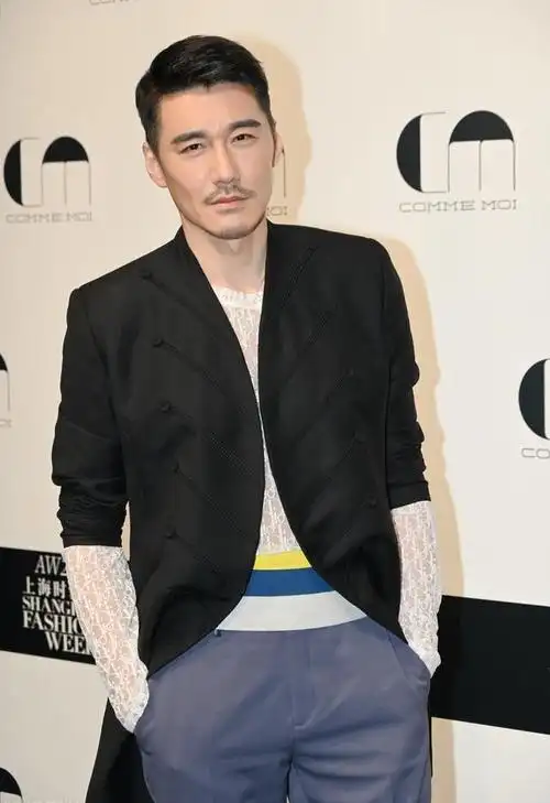 2005年,发生了什么事让他被质疑性取向?胡兵:我没被同性包养过