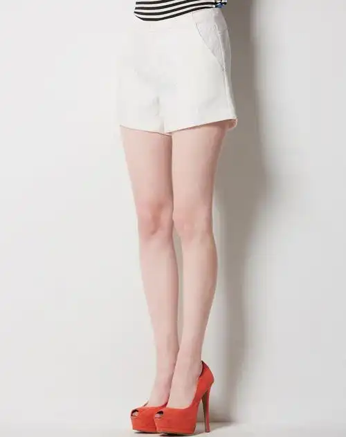 白色简约百搭短裤