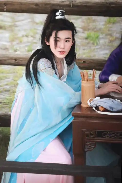 宋亚轩萌探探探案##宋亚轩白衣古风造型