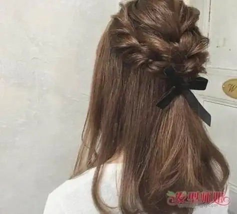 女生双层次中长发编发公主头发型