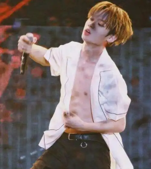 男星腹肌:鹿晗b级,郑凯a级,彭于晏s级,只有他敢称sss级