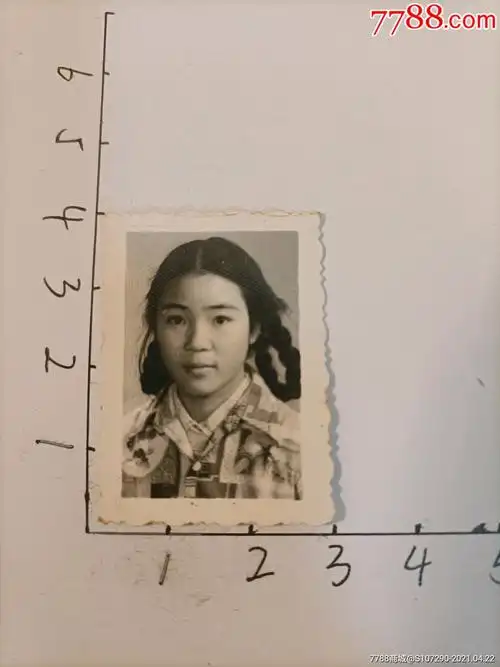 80年代女士证件照
