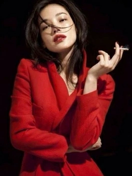 女明星抽烟的姿势,哪个最销魂