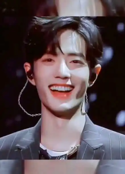 你以为肖战笑起来是这样的,其实……哈哈哈哈哈哈