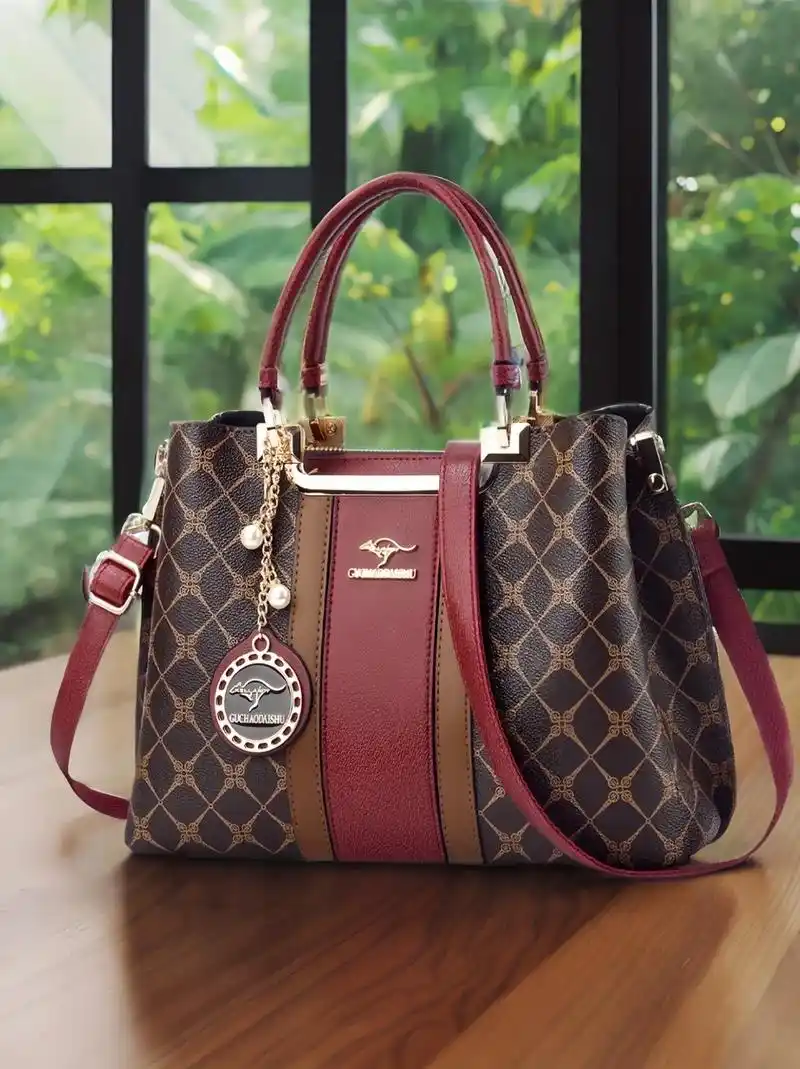 今天给大家种草一款超级有范儿的包包,高档品牌软皮妈妈包中年大容量