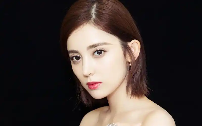 女星古力娜扎短发抹胸写真高清电脑壁纸古力娜扎女星短发美女女神