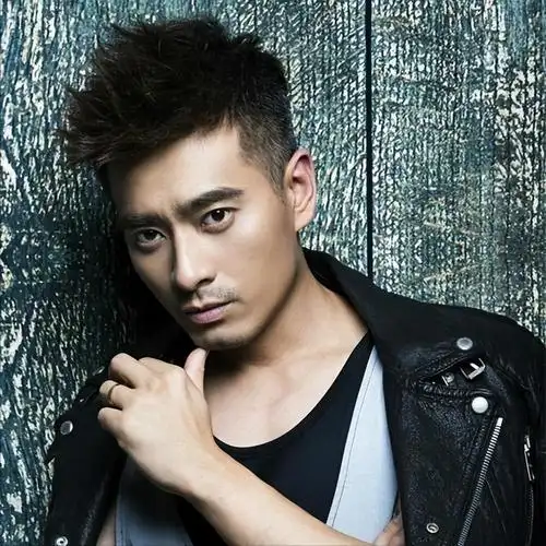 回顾陈龙:和好兄弟胡歌六搭出演《繁花》,娶章龄之,今家庭圆满