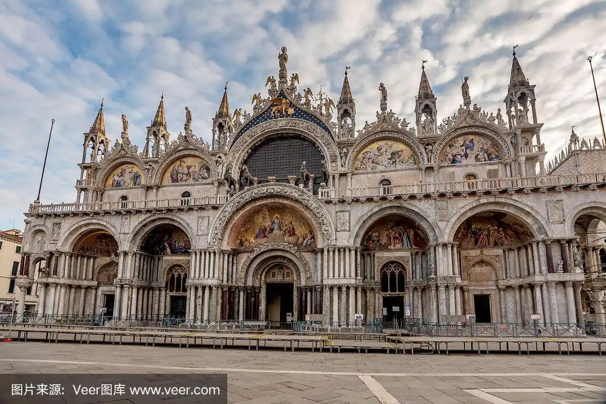 意大利威尼斯圣马可广场上的圣马可大教堂