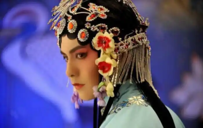 大家对于马天宇女装的印象应该都是在电视剧《古剑奇谭》中,但他最早