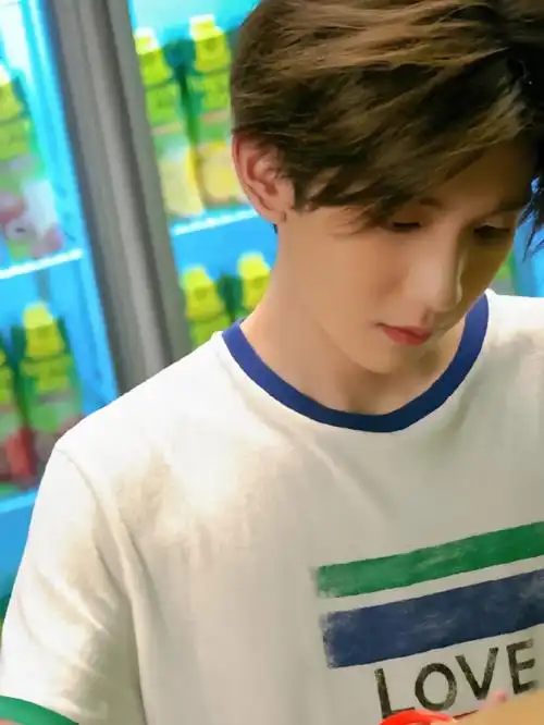 更新一波王源的帅照