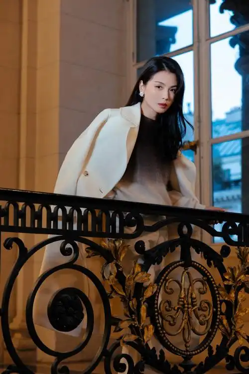 刘涛的fw游记#体感优雅的时装温度,梳理晕染的时尚刻度,与光阴同行