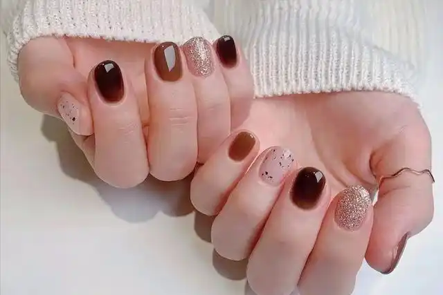 指甲图片美甲款式,指甲图片美甲款式流行(秋冬温暖治愈&显手白