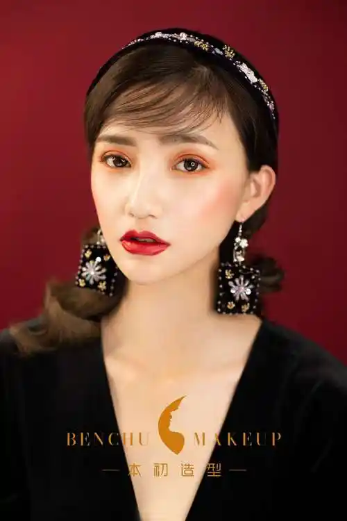 本初造型培训学校的化妆造型作品《轻复古晚宴》
