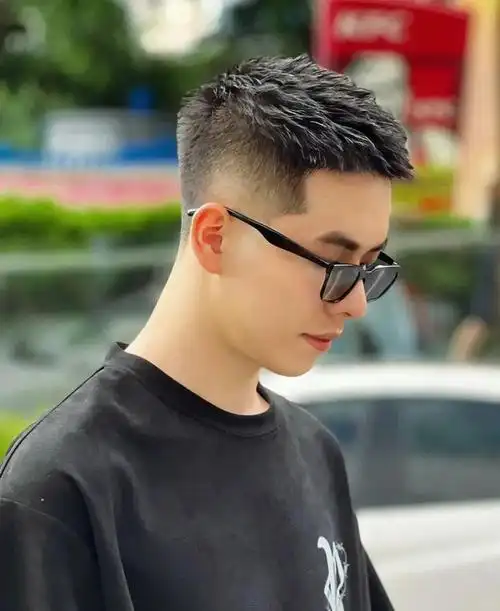 男生理发别只会"稍微剪短"了,试试这3款发型,清爽阳光帅气!