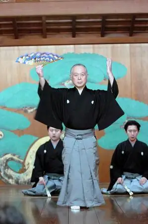 图文:日本能剧艺术大师坂井音重在东京表演能剧