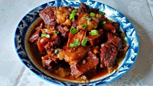 春节菜谱牛腩的家常做法,汁浓肉烂,香味浓郁,过年必备硬菜