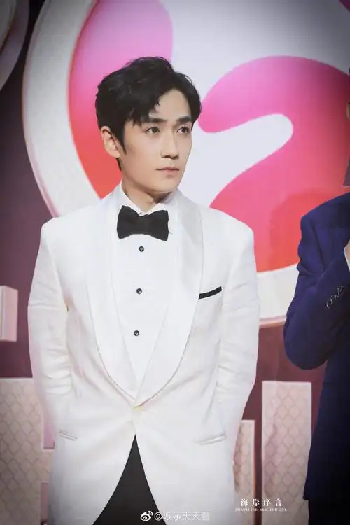 朱一龙2018国剧盛典红毯饭拍,白色西装搭配黑色领结|朱一龙|国剧盛典