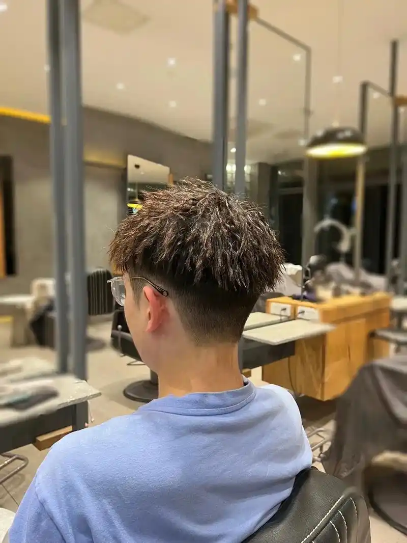 锡纸烫不分发质,软硬发质都可以长度要求最 短3cm, - 抖音