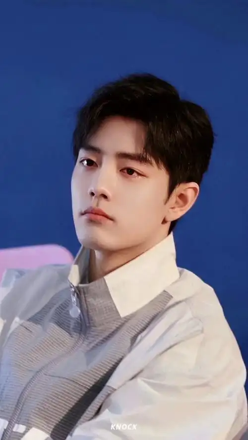 肖战盛阳##骄阳伴我##肖战工作室发了18张照片