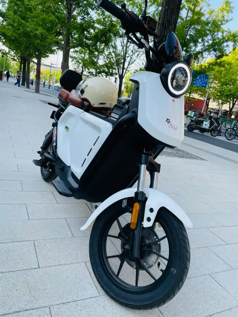 小牛电动车7815新uqi 也就是u b 默默惦记小牛车好久了 网上做了