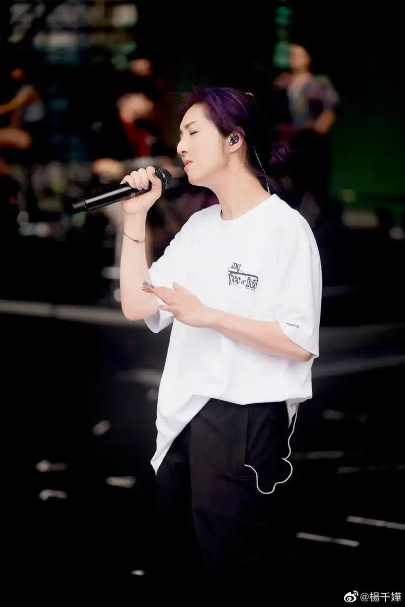 歌迷吐槽杨千嬅演唱会场地脏到不敢坐,场馆方这样回复