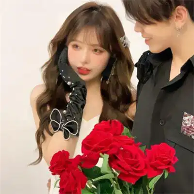 独一无二的手捧花好看浪漫情侣头像