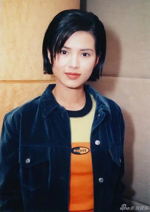 李若彤青涩旧照:清秀脱俗冷美人